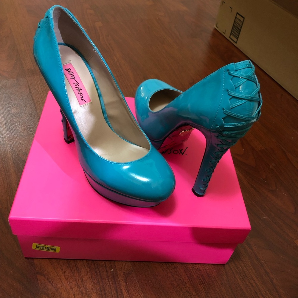 EUC! 🖤 Teal Patent Betsey Johnson Platform Pumps